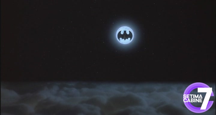 Batman tem uma caverna de morcegos na lua