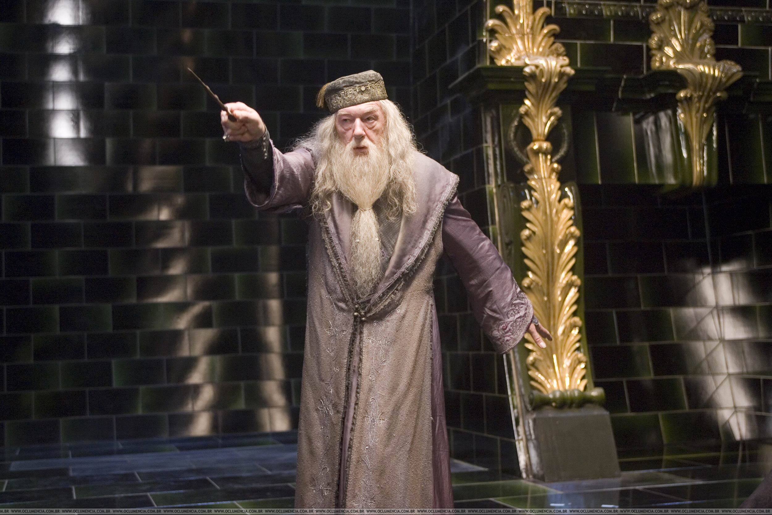 Dumbledore retornará a Animais Fantásticos 2